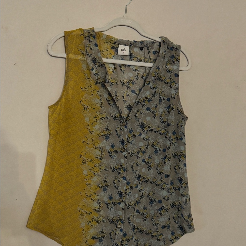 Cato Sleeveless Blouse with Yellow and Gray Floral Design